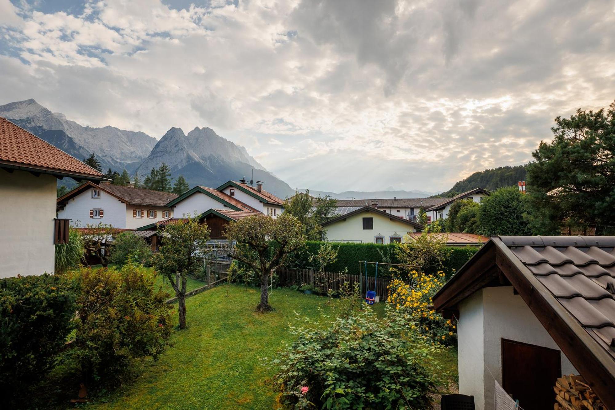Haus Mit Wunderschoenem Ausblick Und Garten Garmisch-Partenkirchen Exterior photo